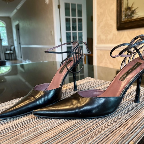 Steven Madden Black Leather Stilettos with Ankle Straps and Pointed Toes Size 10 - Picture 2 of 7
